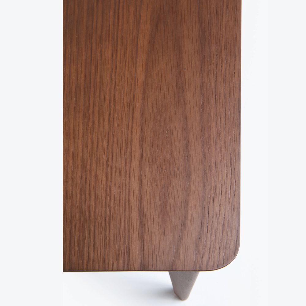 Detalhe da Mesa de Jantar Texas vista de cima aproximado do tampo e canto em ângulo da borda.