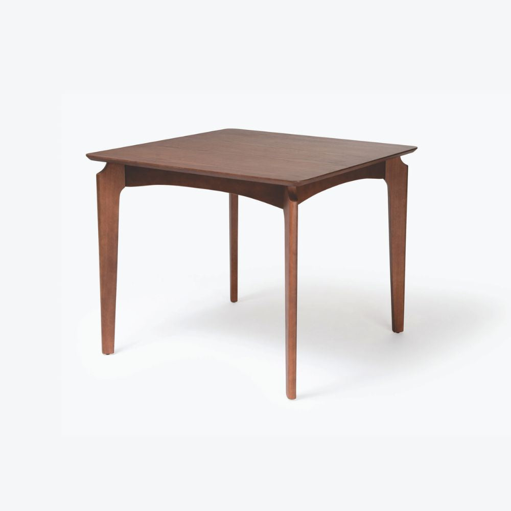 Mesa de jantar Dakota em madeira tingida, com tampo quadrado e design contemporâneo, exibida sobre fundo branco.